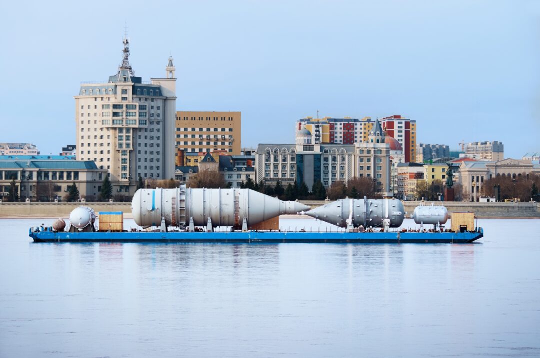 Gas,Processing,Equipment,On,A,Barge,On,The,Amur,River.